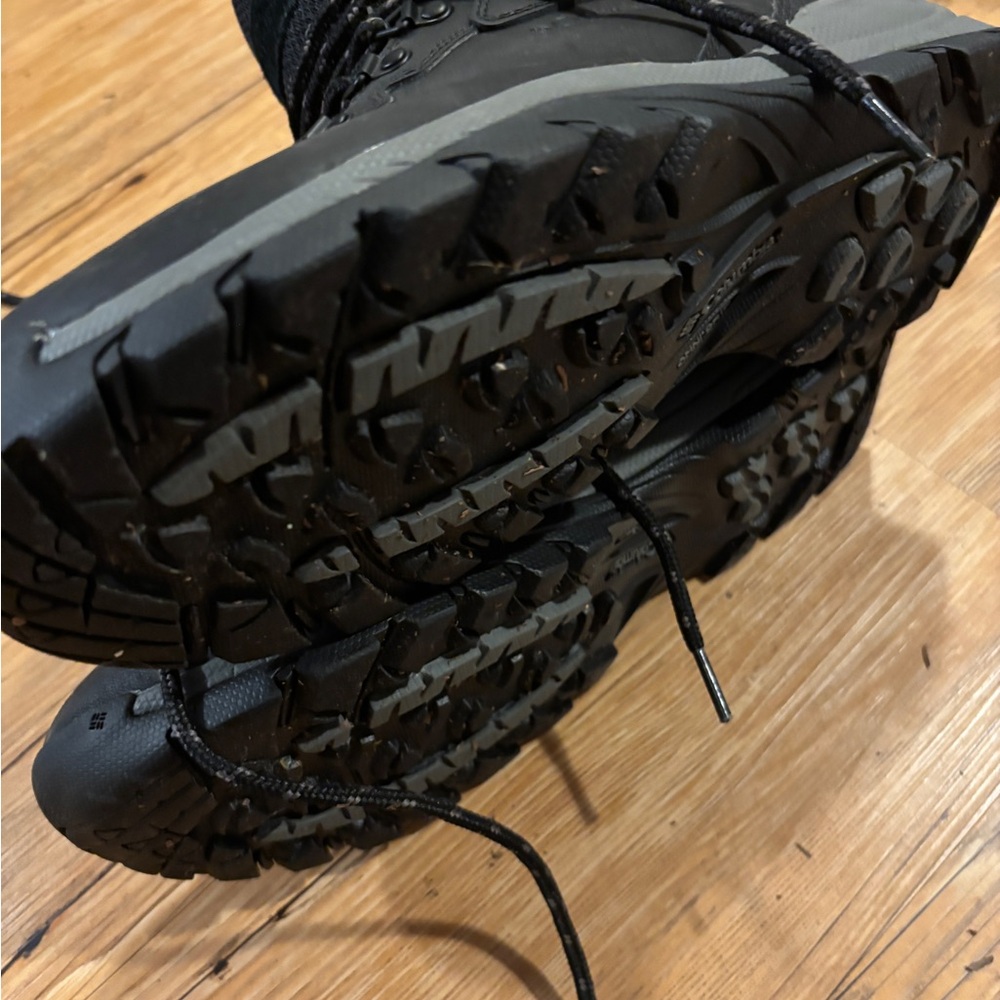 Columbia Men's Black Outdoor Hiking Boots - Picture 5 of 6